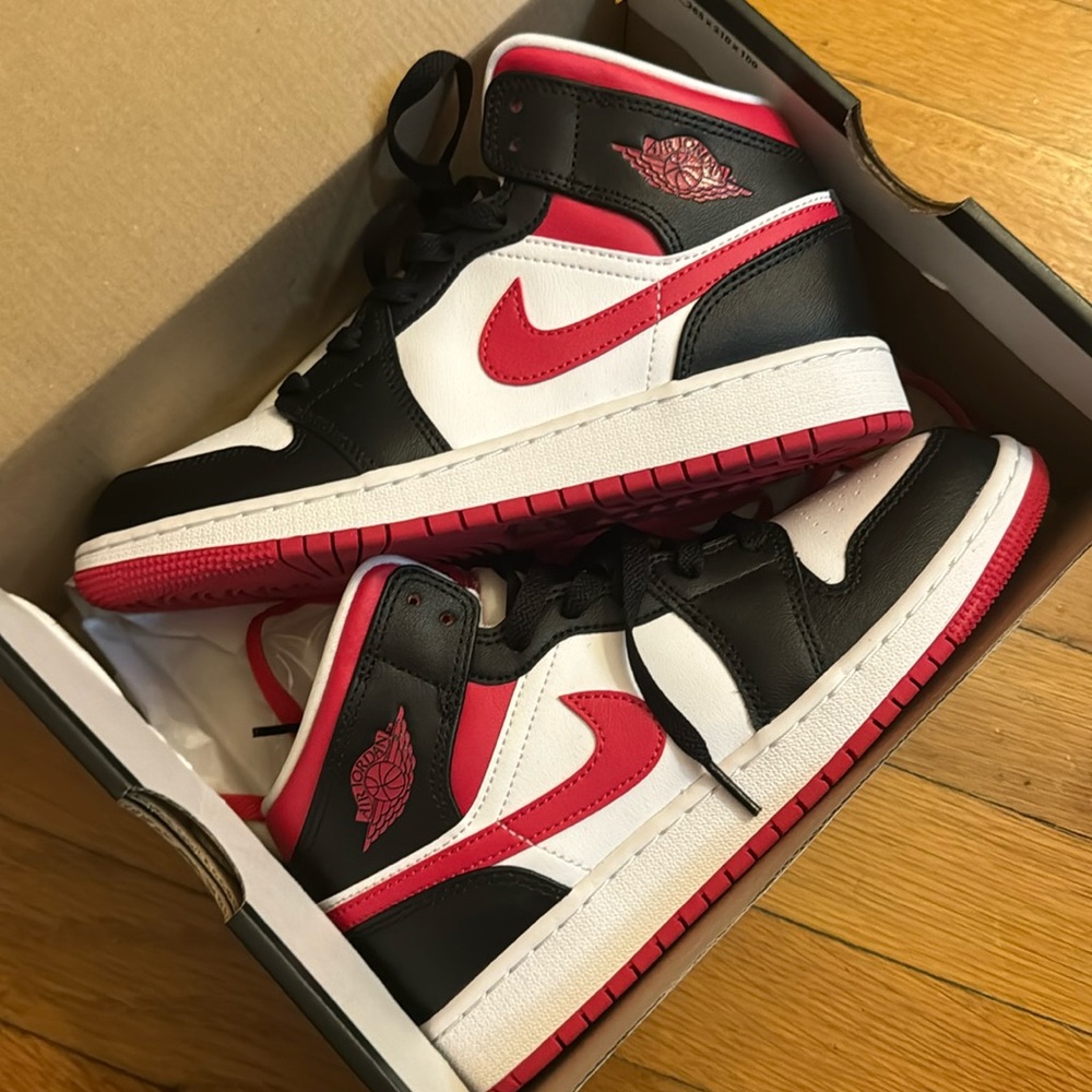 Air Jordan 1 Mid